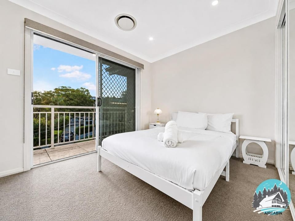 5BR Family Retreat with Parking & Yard House in Sydney