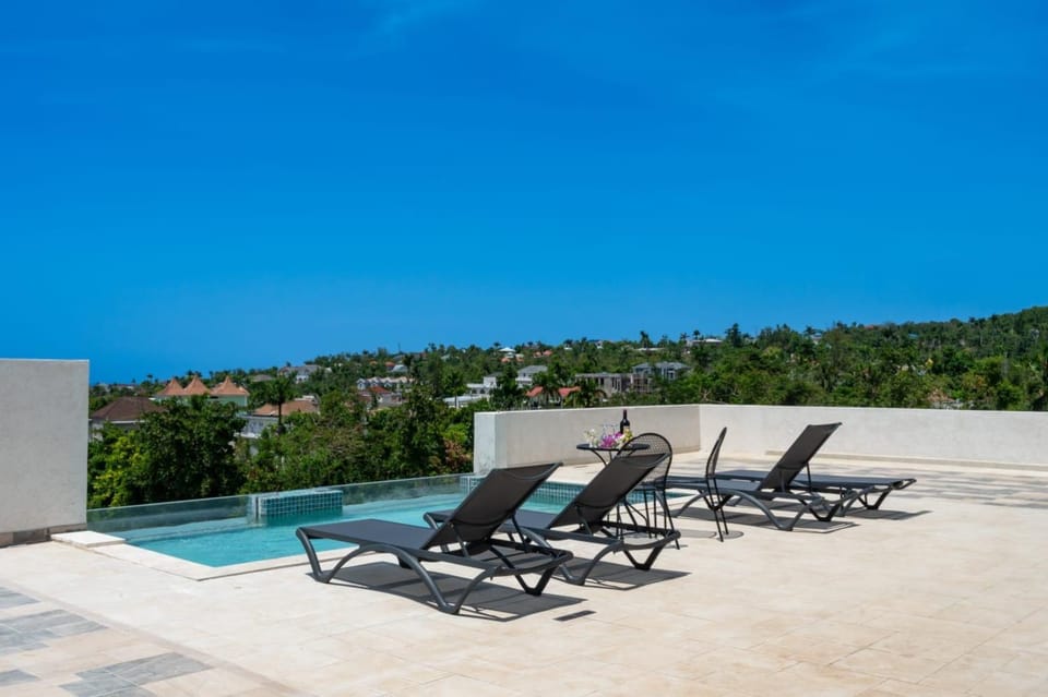 Emotions by Ironshore Resort Limited Bed and Breakfast in Montego Bay