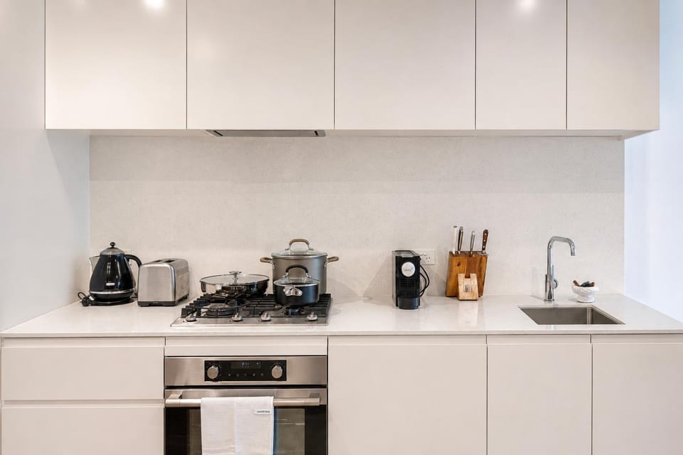 Coffee/tea facilities, Kitchen or kitchenette, oven, stove, toaster