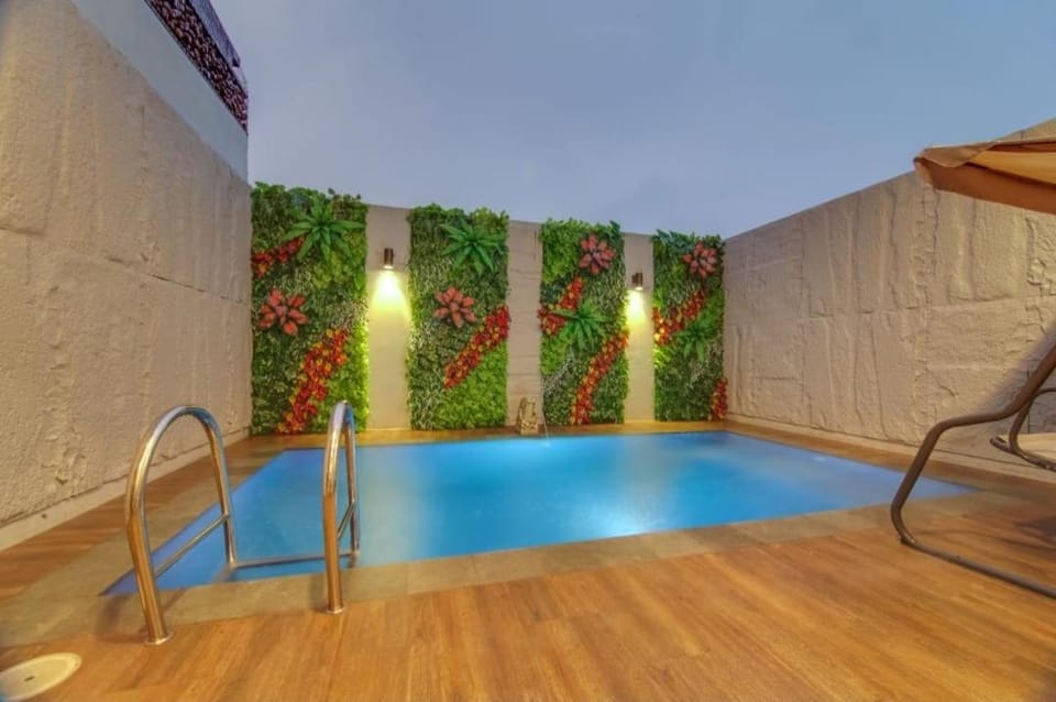 Swimming pool, Swimming pool