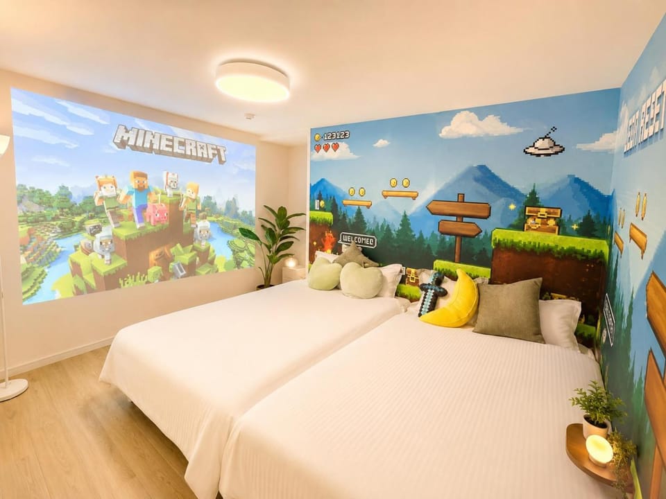 Bed, TV and multimedia, Bedroom