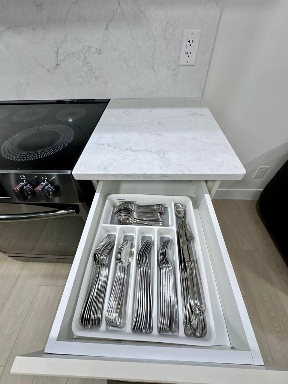 Luxury 3BR Suite, EV Charger, Long Stays Apartment in Hamilton