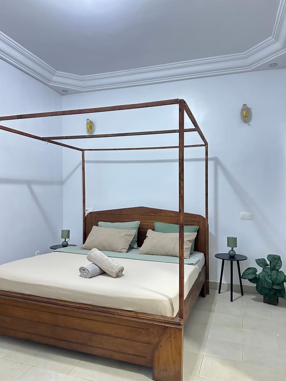 En-suite Room- Walk to Renaissance Monument- Only ventilator Vacation rental in Dakar