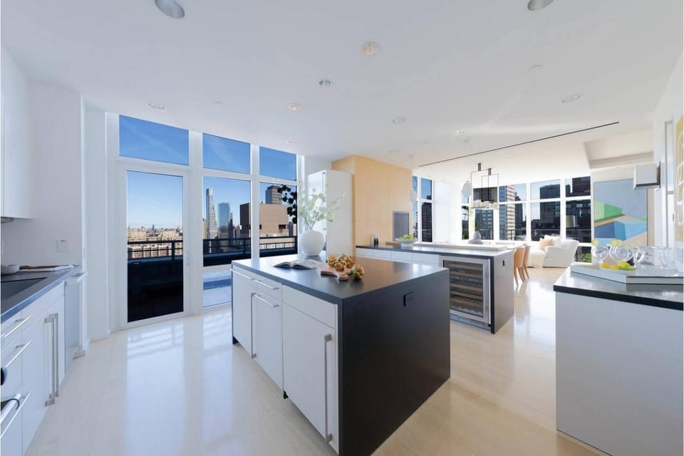 Luxury Penthouse with Panoramic Hudson River Views Apartment in Upper West Side