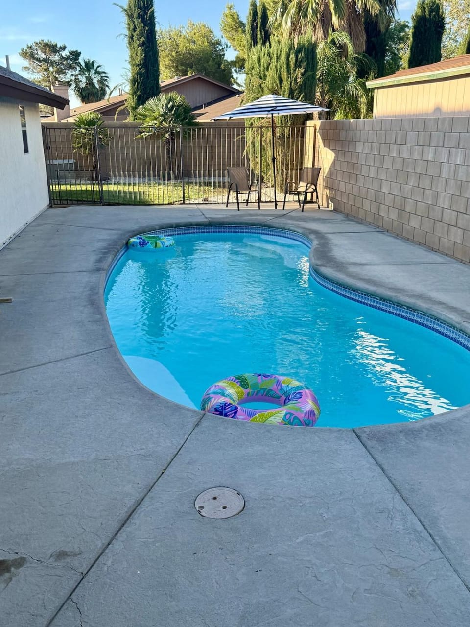 Spacious pool home Game Room Sleeps Large Groups House in Ridgecrest
