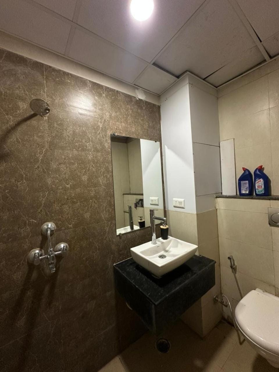 Perfect Studio On 17th Floor With a Balcony! Apartment hotel in Noida