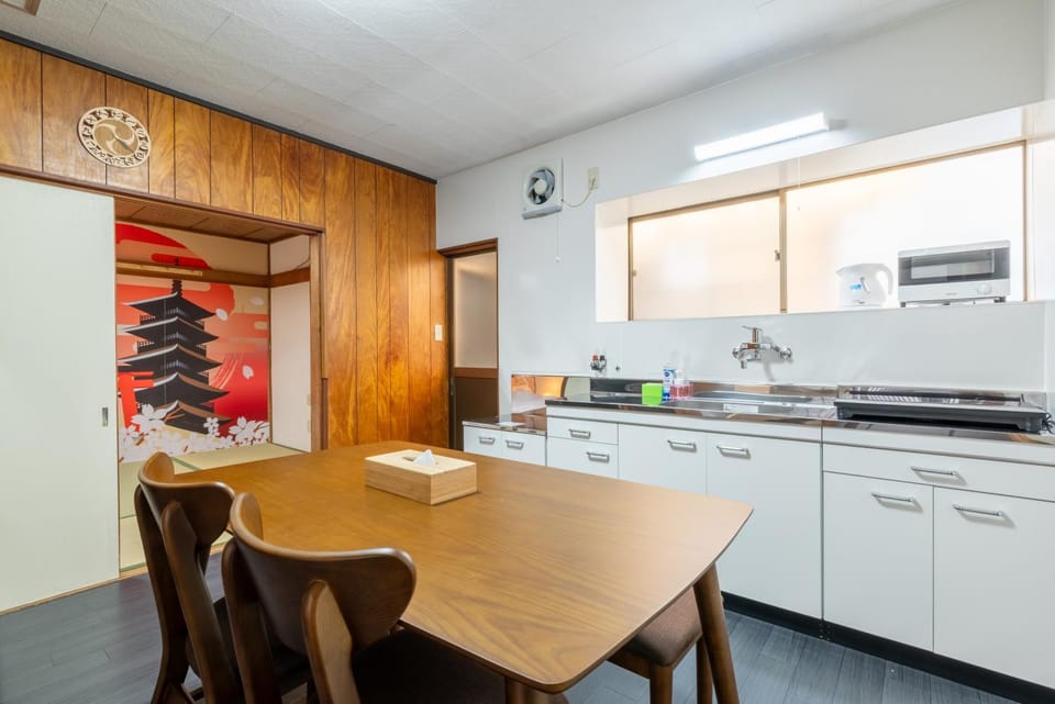 Dining area, kitchen