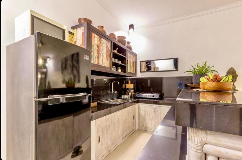 Kitchen or kitchenette, dishwasher, minibar, stove