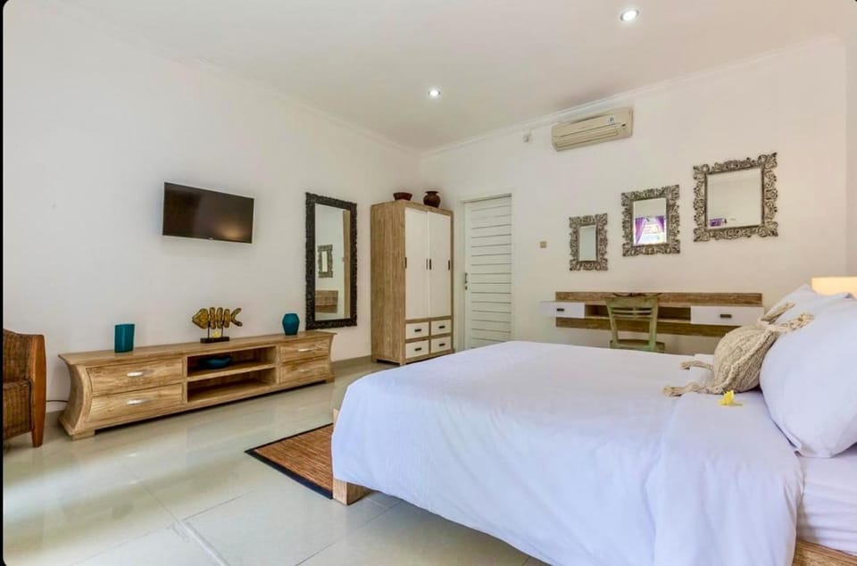 Bed, TV and multimedia, Photo of the whole room, Seating area, wardrobe, air conditioner