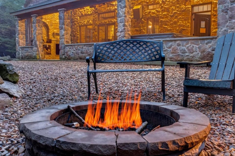 Luxury Pocono Retreat with Hot Tub and Arcade House in Hickory Run State Park