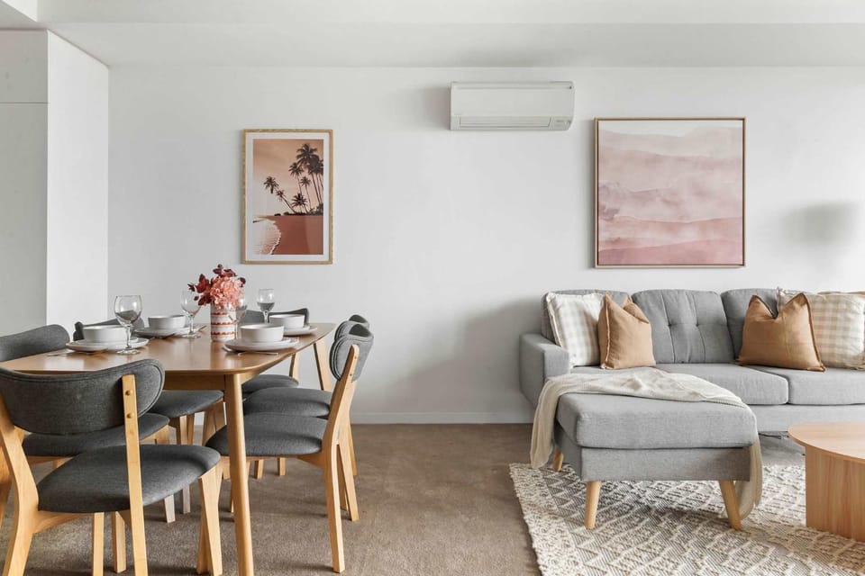 Bright Yarra Side 2BR Modern Comfort & City Vibes Apartment in Abbotsford