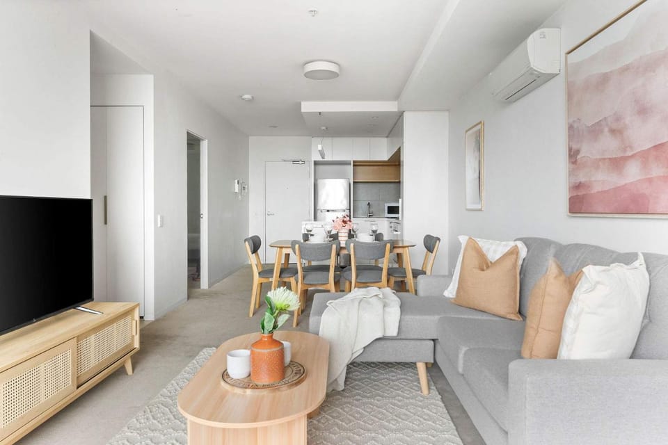 Bright Yarra Side 2BR Modern Comfort & City Vibes Apartment in Abbotsford