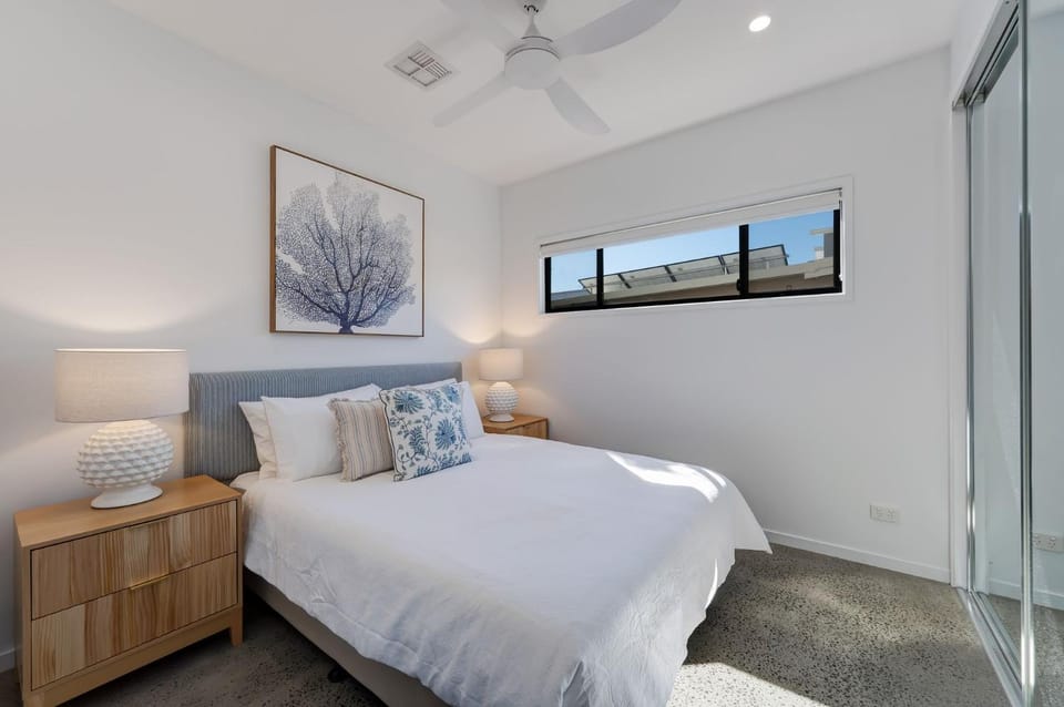 10 Landsborough Pde House in Golden Beach