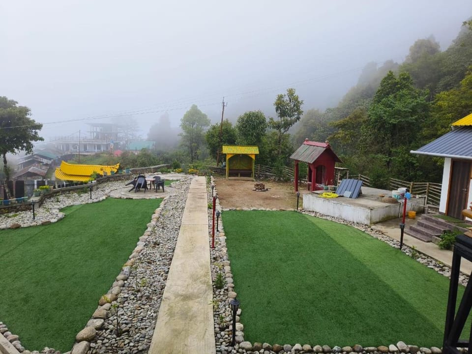 Resort Abhirup Hotel in West Bengal