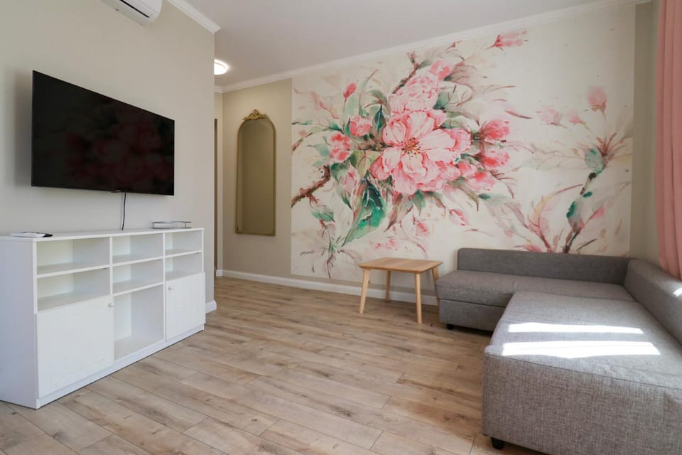 TV and multimedia, Seating area, Evening entertainment, air conditioner