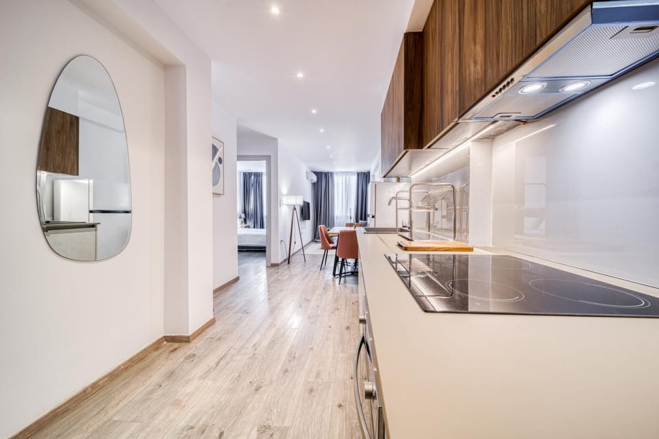 Kitchen or kitchenette, Dining area, stove