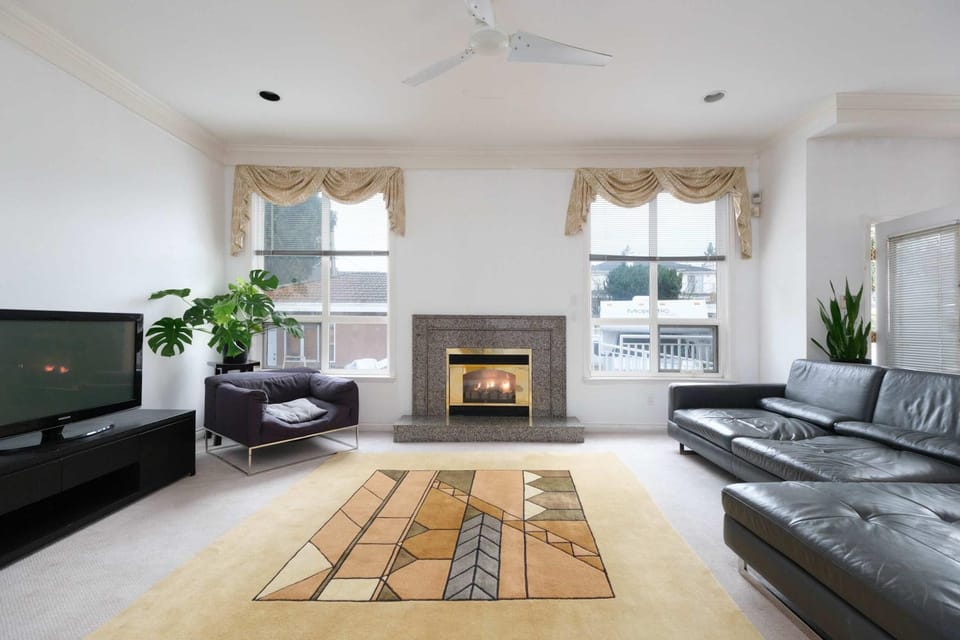 Spacious Room in Homestay with Full Amenities House in Vancouver