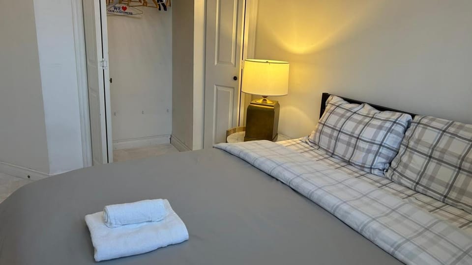 Spacious Room in Homestay with Full Amenities House in Vancouver