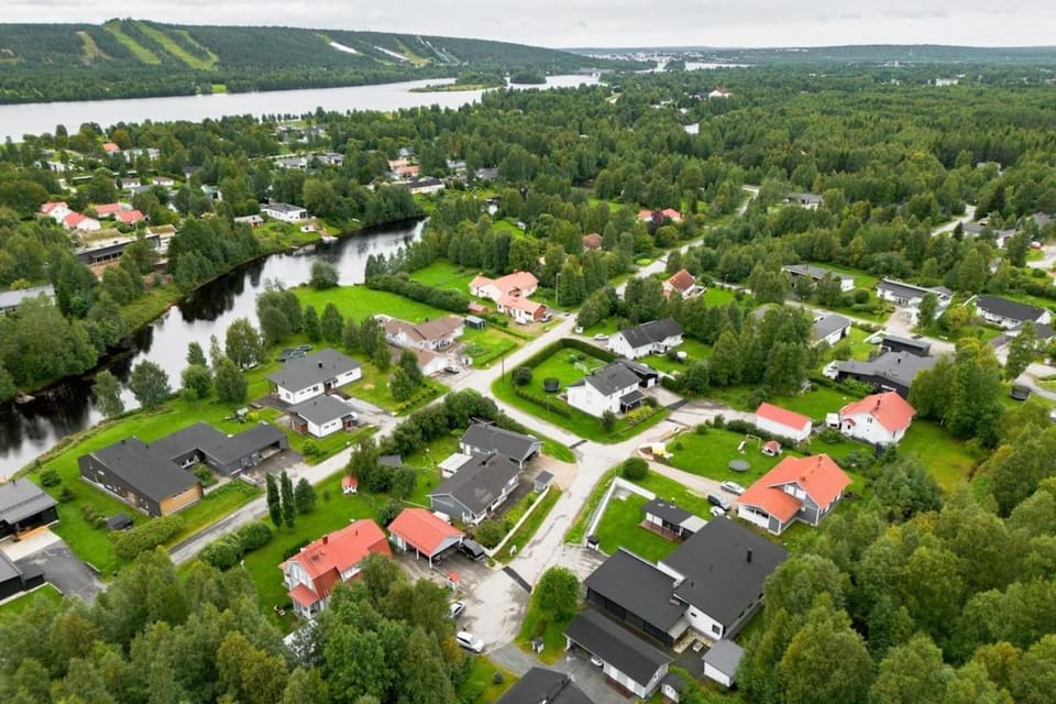 Property building, Neighbourhood, Natural landscape, Bird's eye view, Location