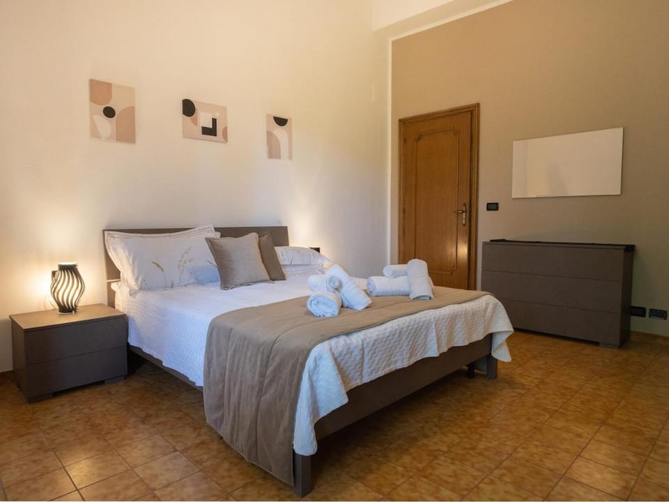 Bed, Photo of the whole room, Bedroom, towels, wardrobe