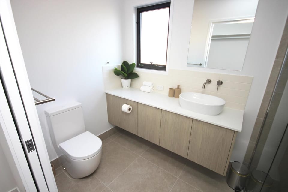 Coast A While | New 3BR | Work, Stay & Play House in Maroochydore