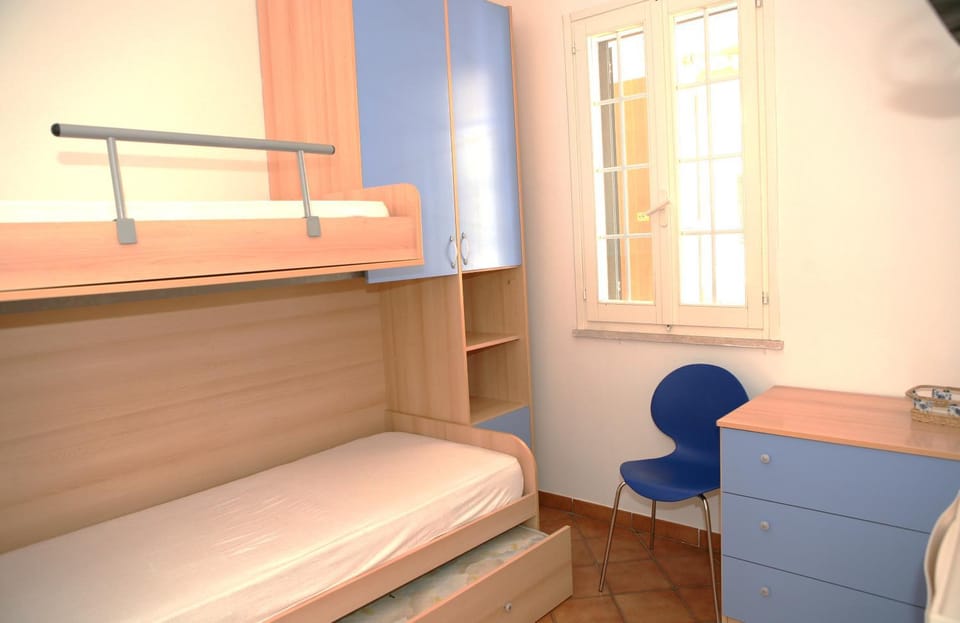 Bed, Photo of the whole room, Decorative detail, Bedroom, bunk bed