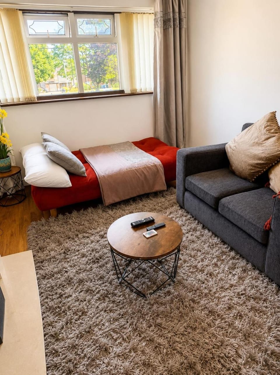 Bed, Living room