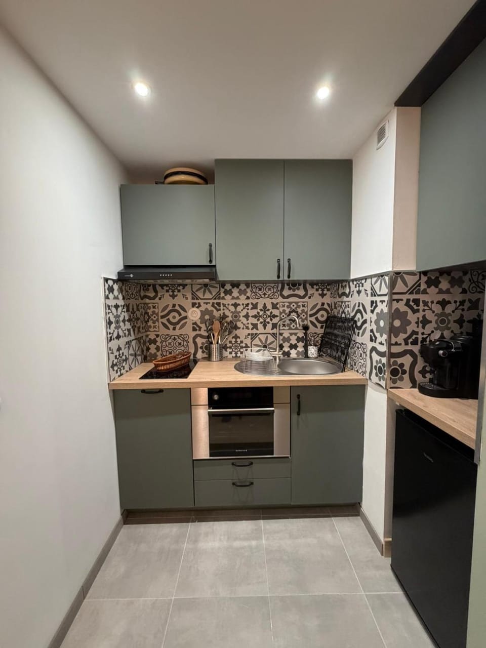 Kitchen or kitchenette, stove