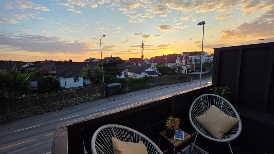 ONS Accommodation - 1 Min Walk to Bus - 5 Min Direct to Stavanger Forum Apartment in Stavanger