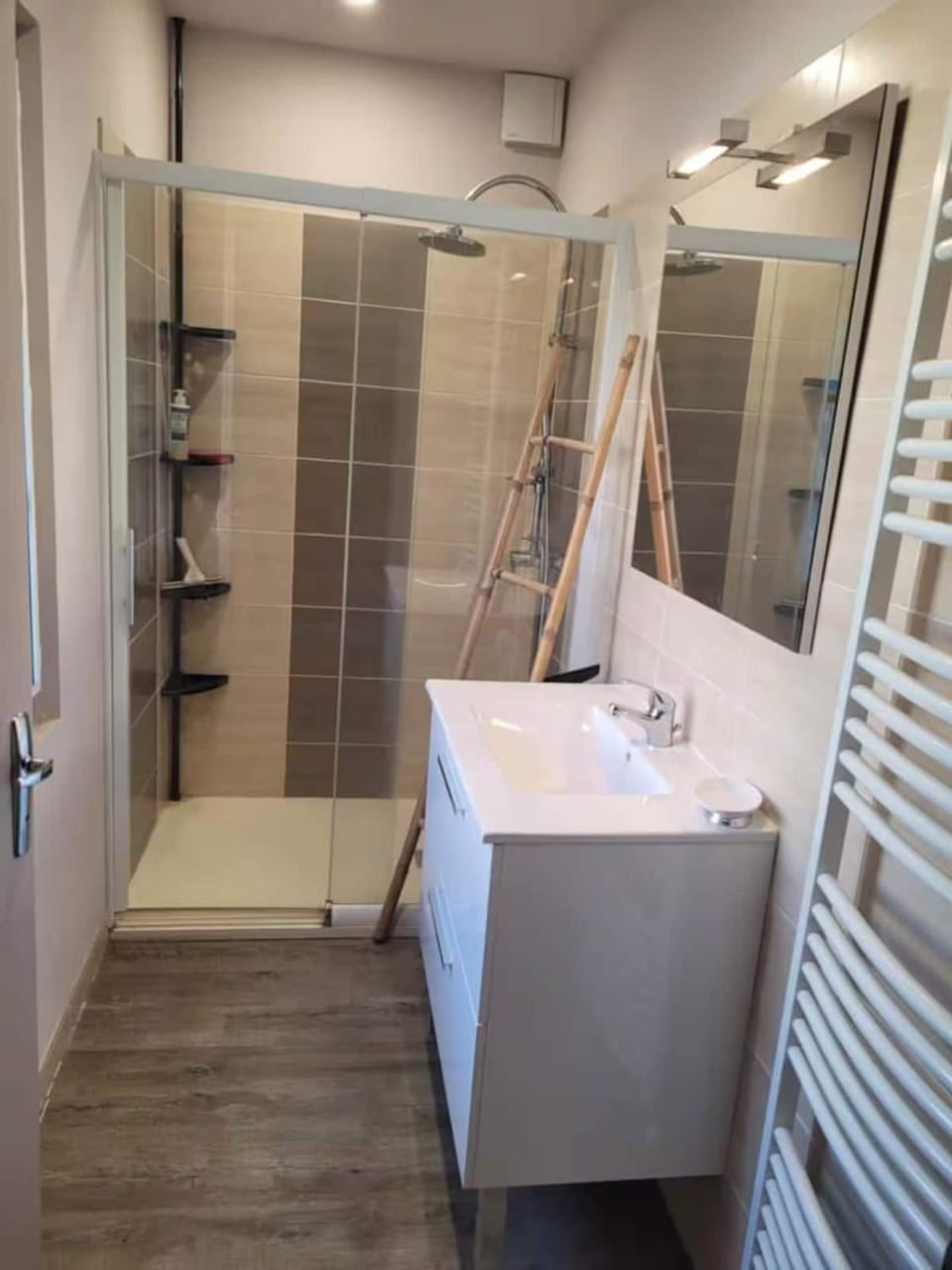 Shower, towels