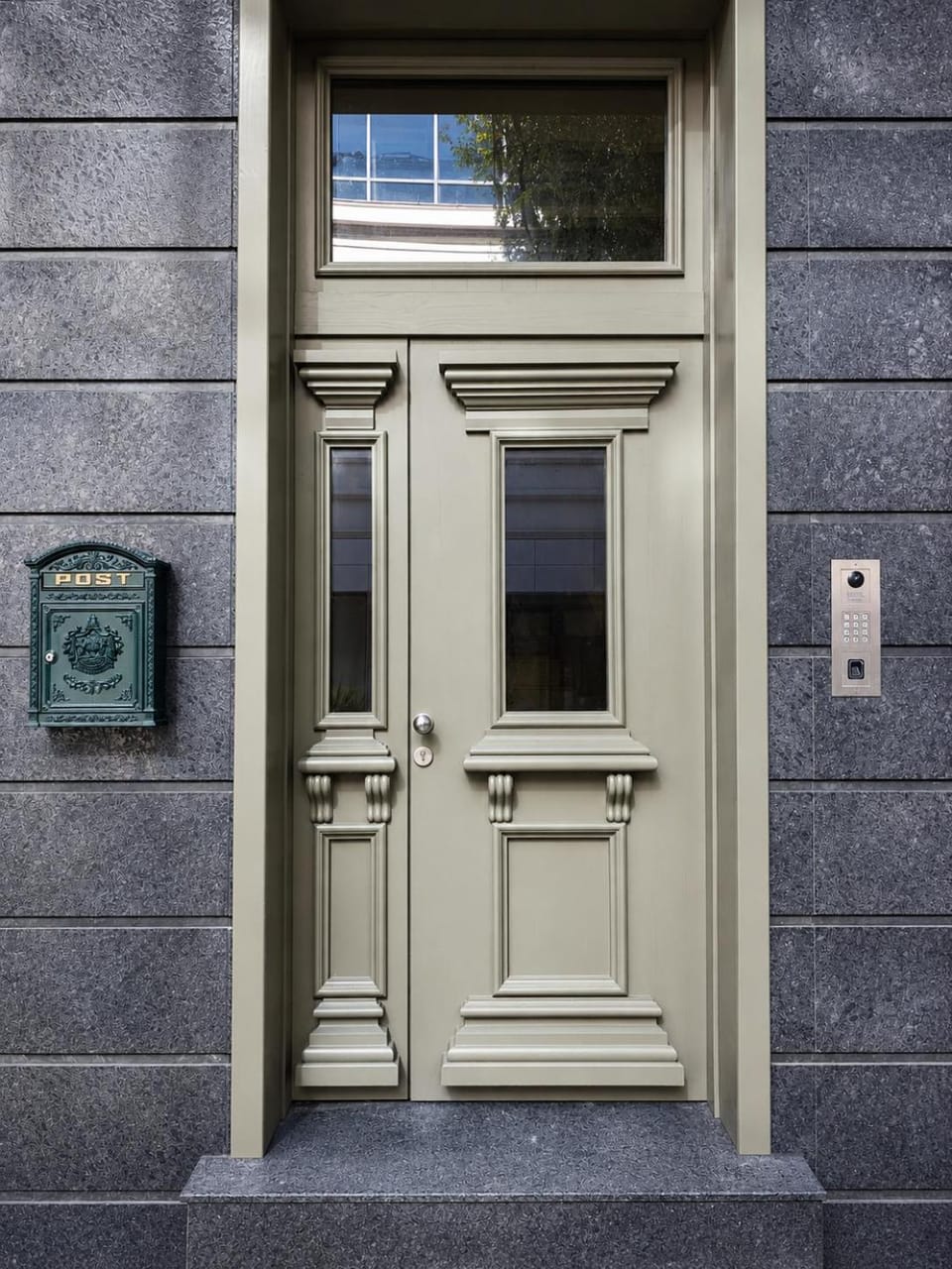 Facade/entrance