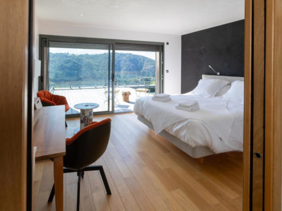 J'adore - Studio vue gorges de la Loire, piscine & jacuzzi privatifs Apartment in Saint-Étienne