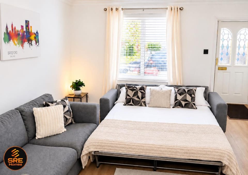 2 bed House - Free parking! House in Bedford
