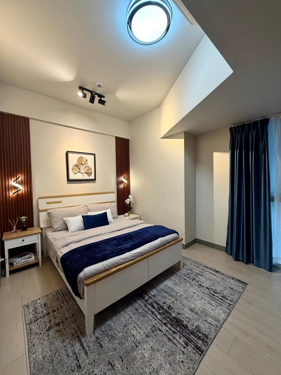 Uptown Luxe 2BR I 4BedsI balcony and City Views at BGC Apartment in Makati