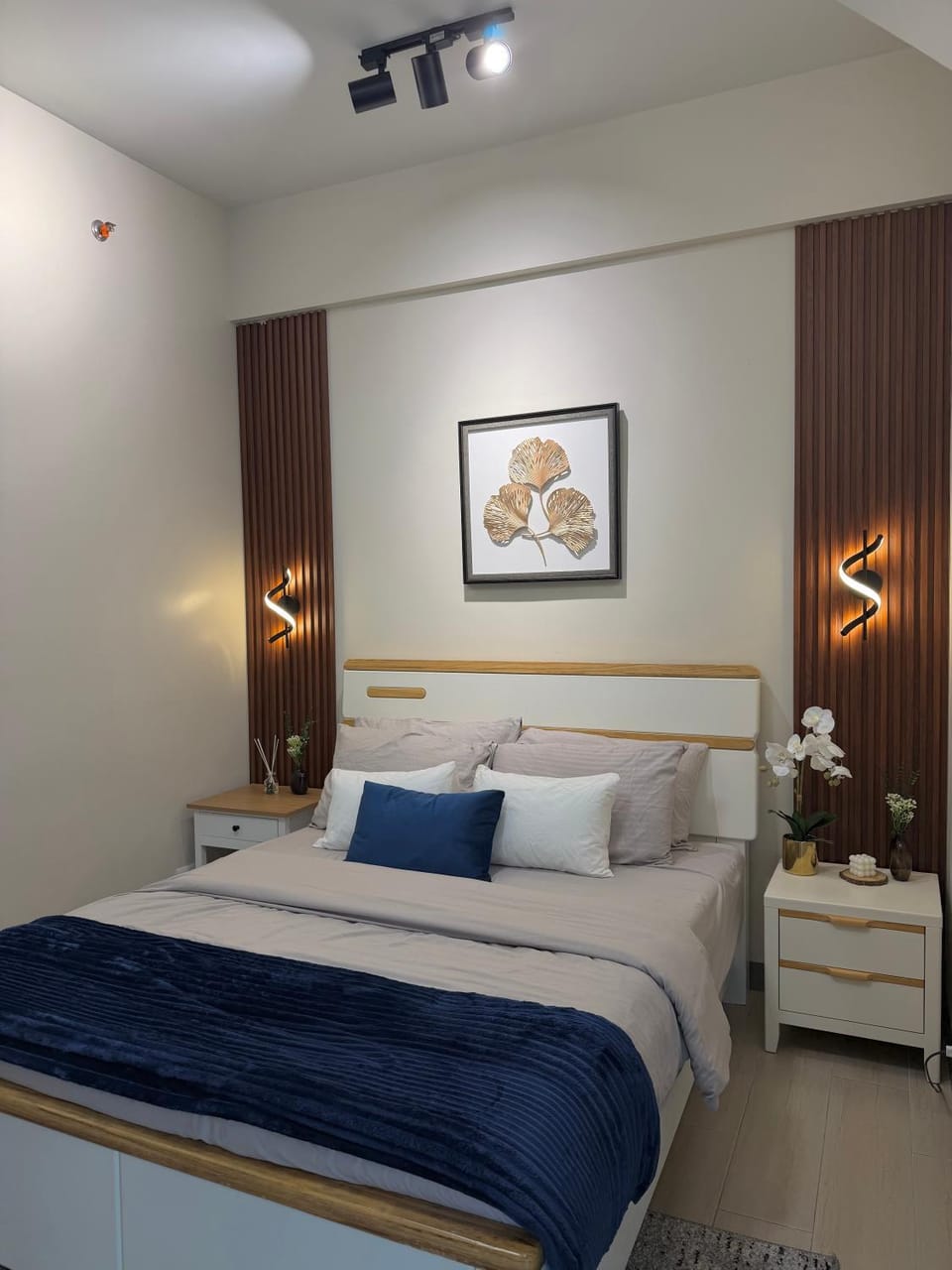 Uptown Luxe 2BR I 4BedsI balcony and City Views at BGC Apartment in Makati