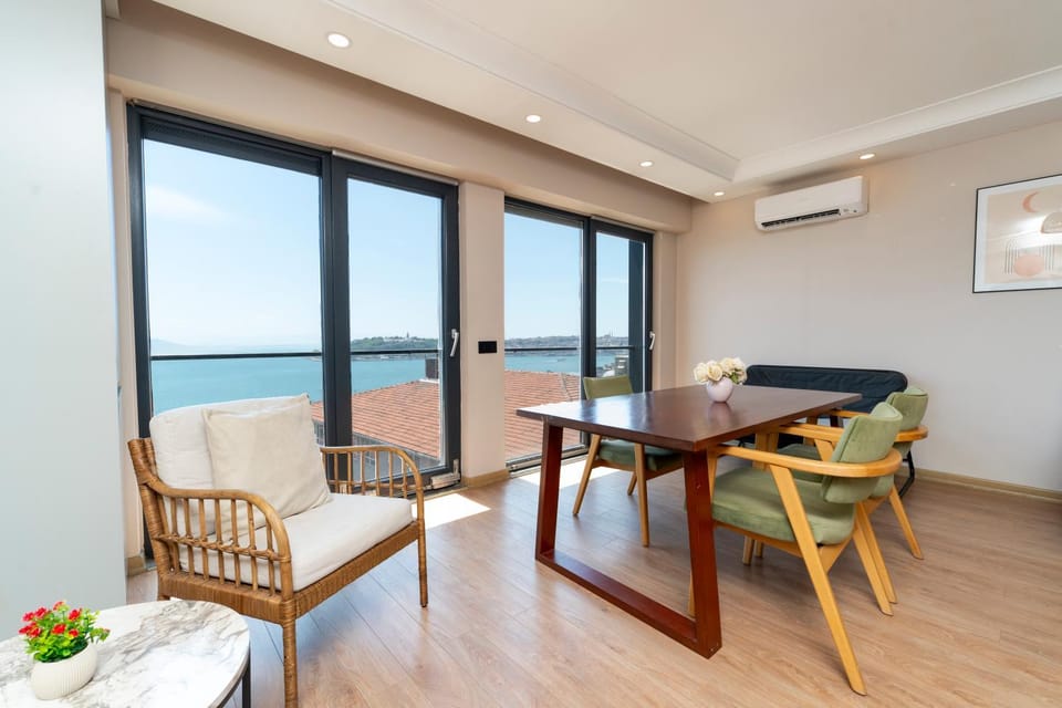 Luxury 2-Bedroom Bosphorus View Residence with Private Parking Apartment in Istanbul