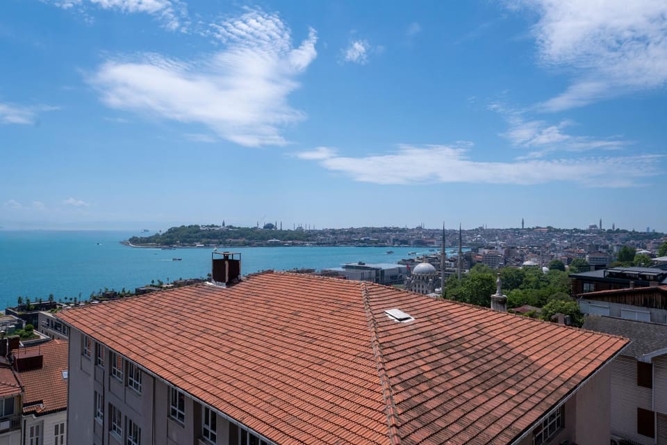 Luxury 2-Bedroom Bosphorus View Residence with Private Parking Apartment in Istanbul