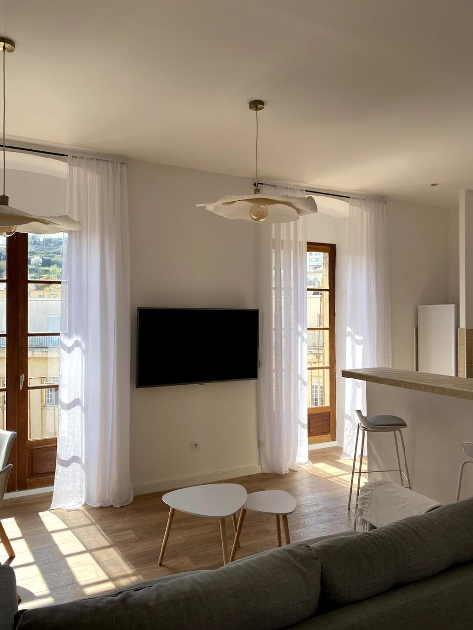 Communal lounge/ TV room, TV and multimedia, Living room, Seating area, Dining area