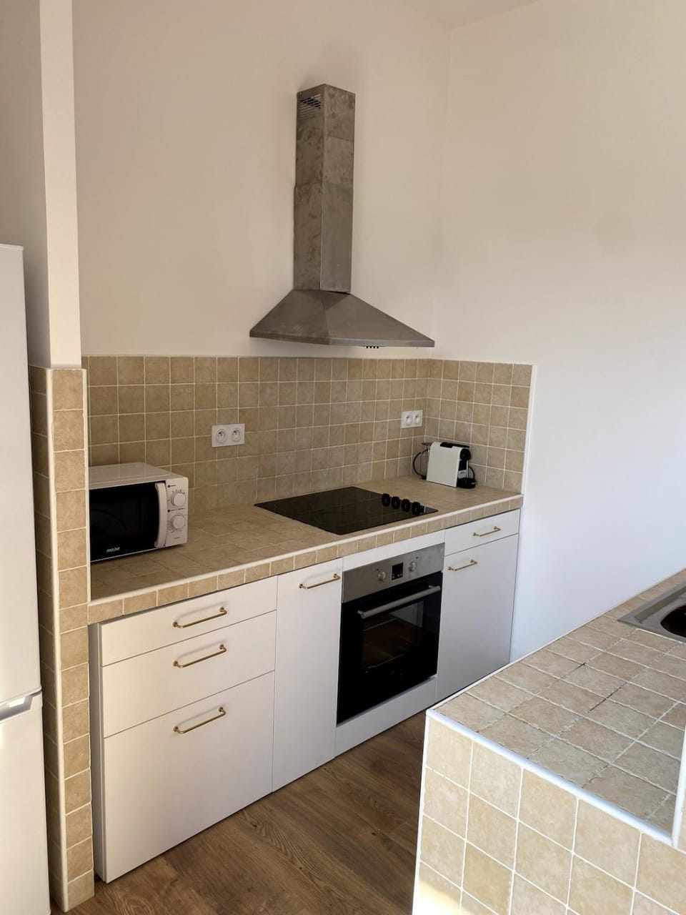 Coffee/tea facilities, Kitchen or kitchenette, stove, toaster