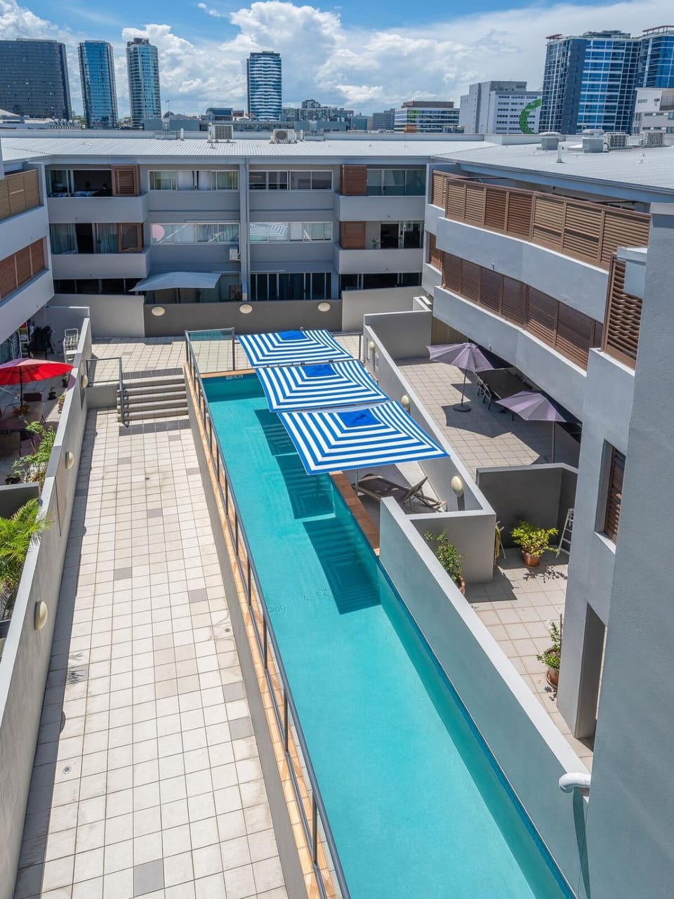 Property building, Day, Pool view, Swimming pool, sunbed