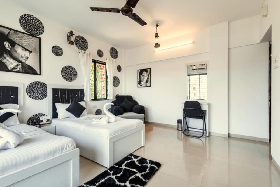 Bed, TV and multimedia, Photo of the whole room, Seating area, Bedroom, air conditioner