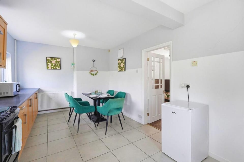 Stylish 3 bedroom in Birmingham House in Oldbury