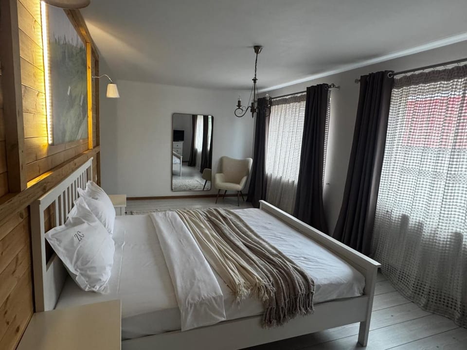 Bed, TV and multimedia, Bedroom