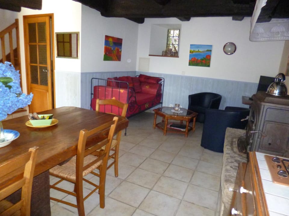Kitchen or kitchenette, Living room, Dining area