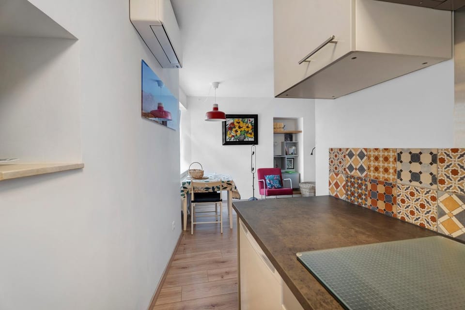 Property building, Kitchen or kitchenette, Living room
