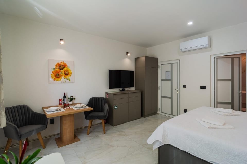 R&A Studios Apartment in Split