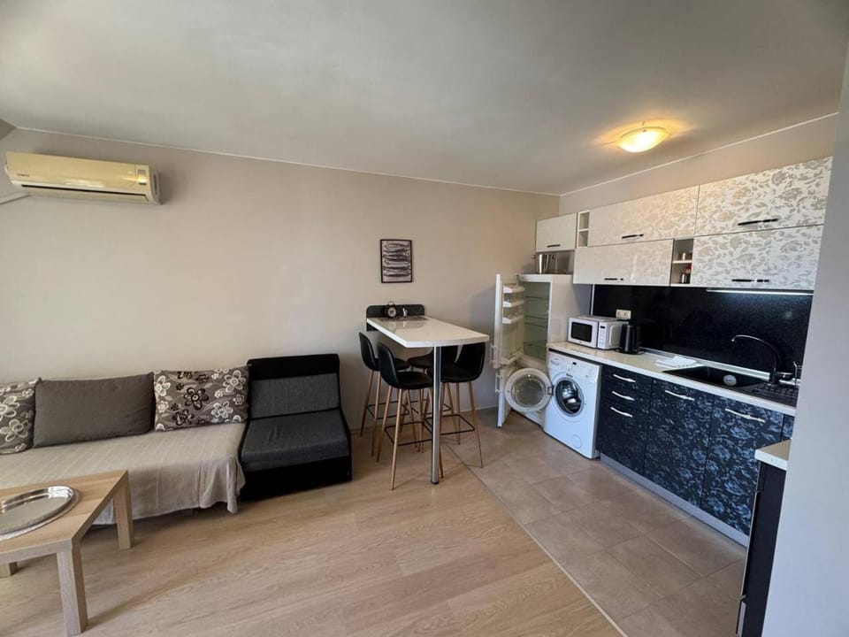България 52 Apartment in Pomorie