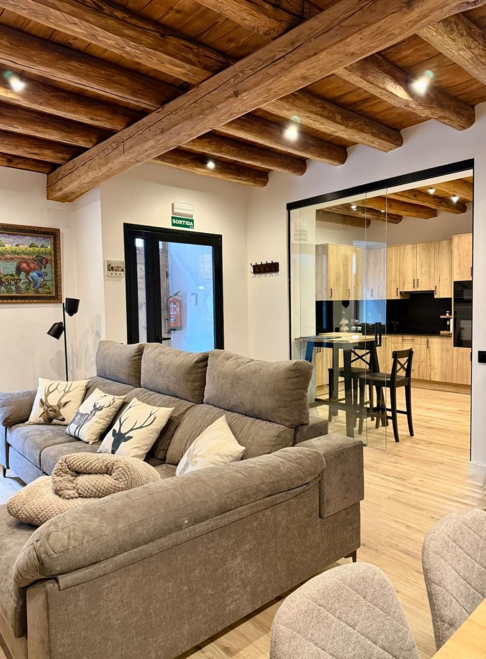 Kitchen or kitchenette, Living room