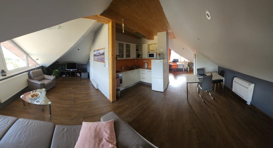 Kitchen or kitchenette, Living room, Seating area, Dining area