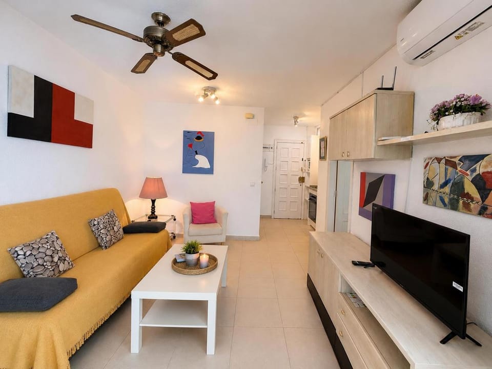Communal lounge/ TV room, Living room